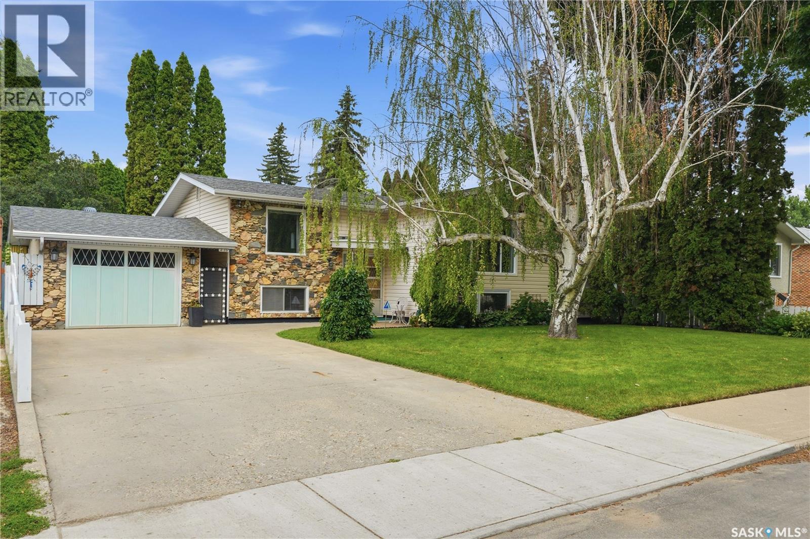 429 Montreal AVENUE S