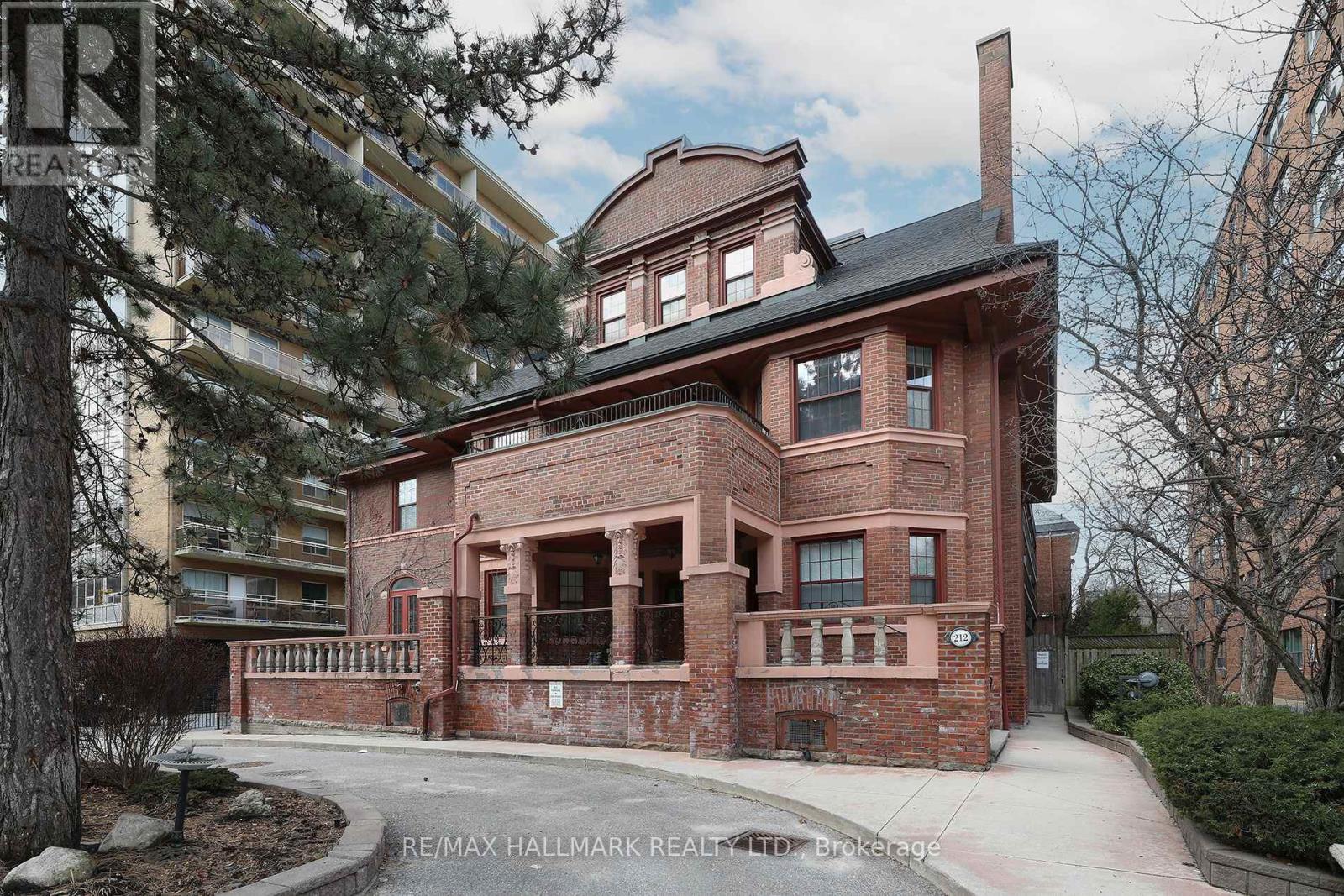 106 - 212 ST. GEORGE STREET