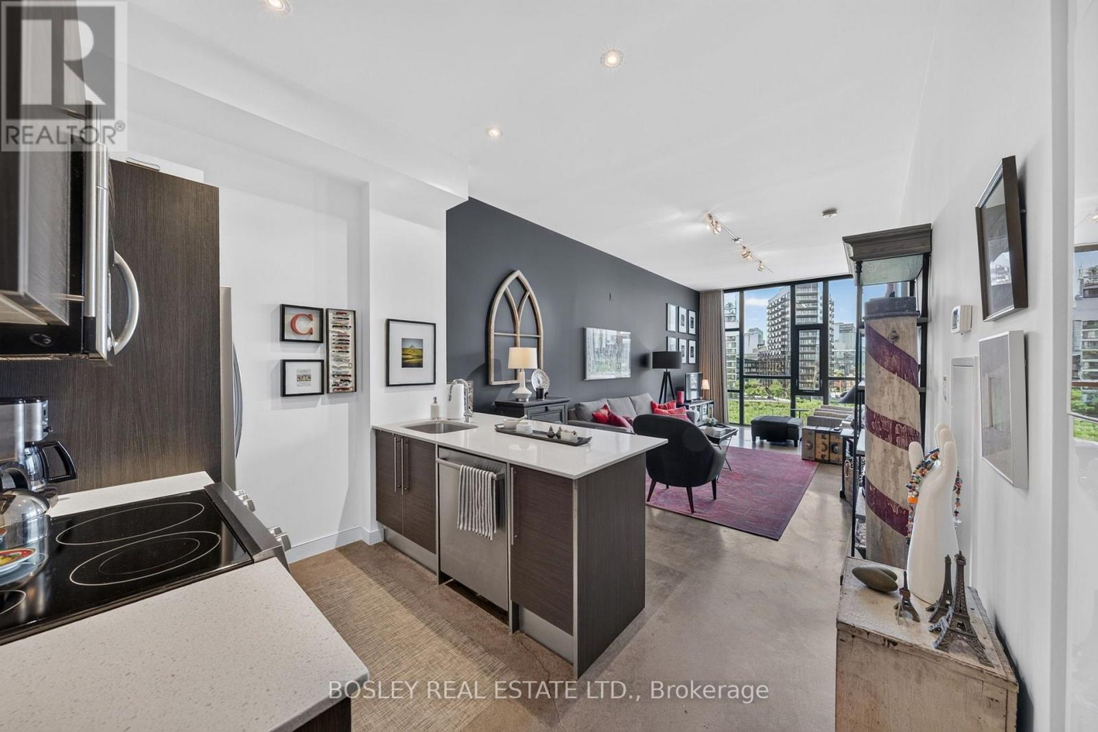 505 - 625 QUEEN STREET E