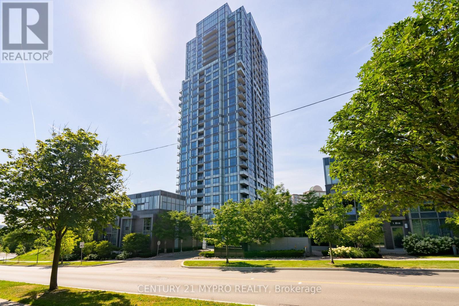 212 - 18 GRAYDON HALL DRIVE