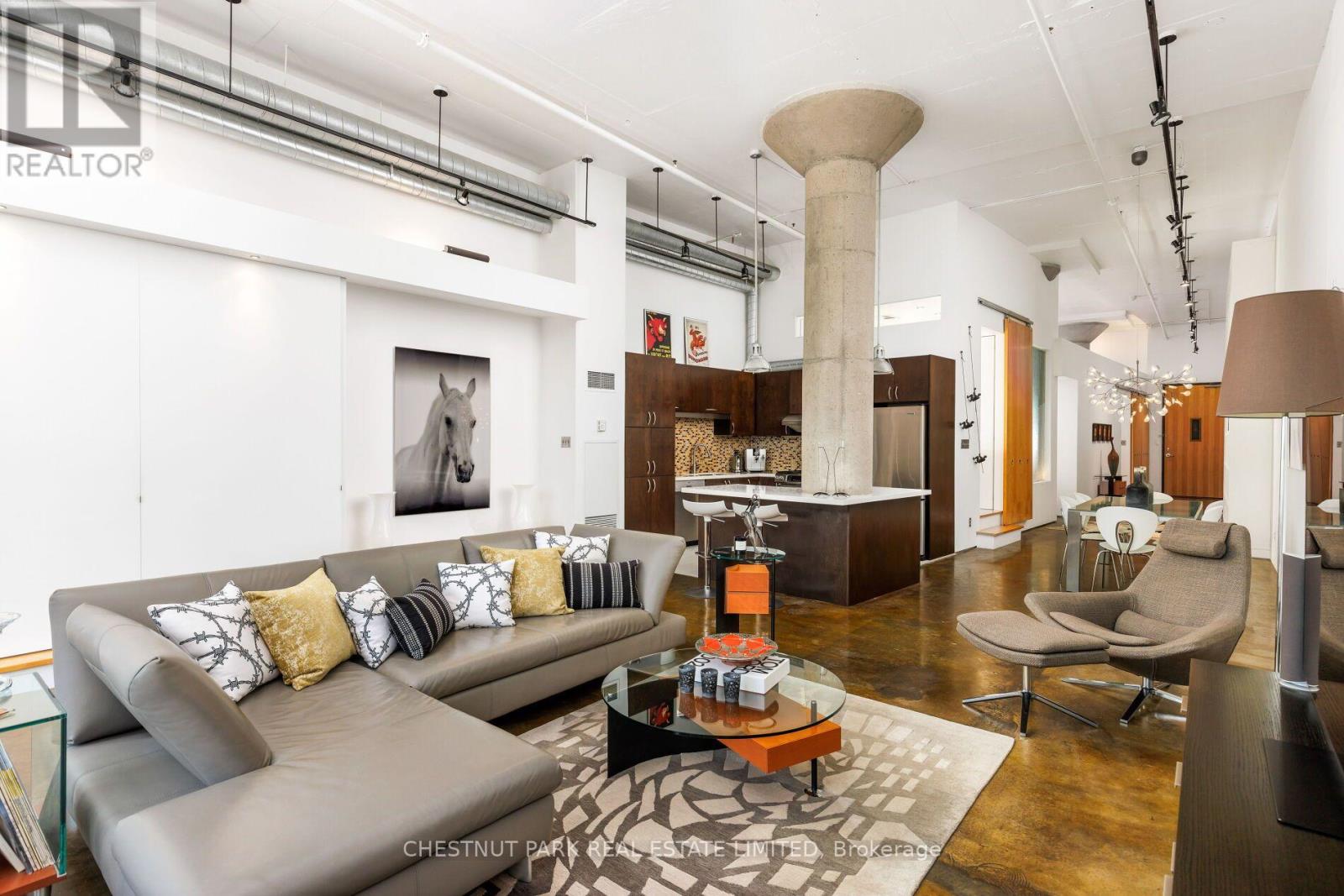 306 - 90 SUMACH STREET W