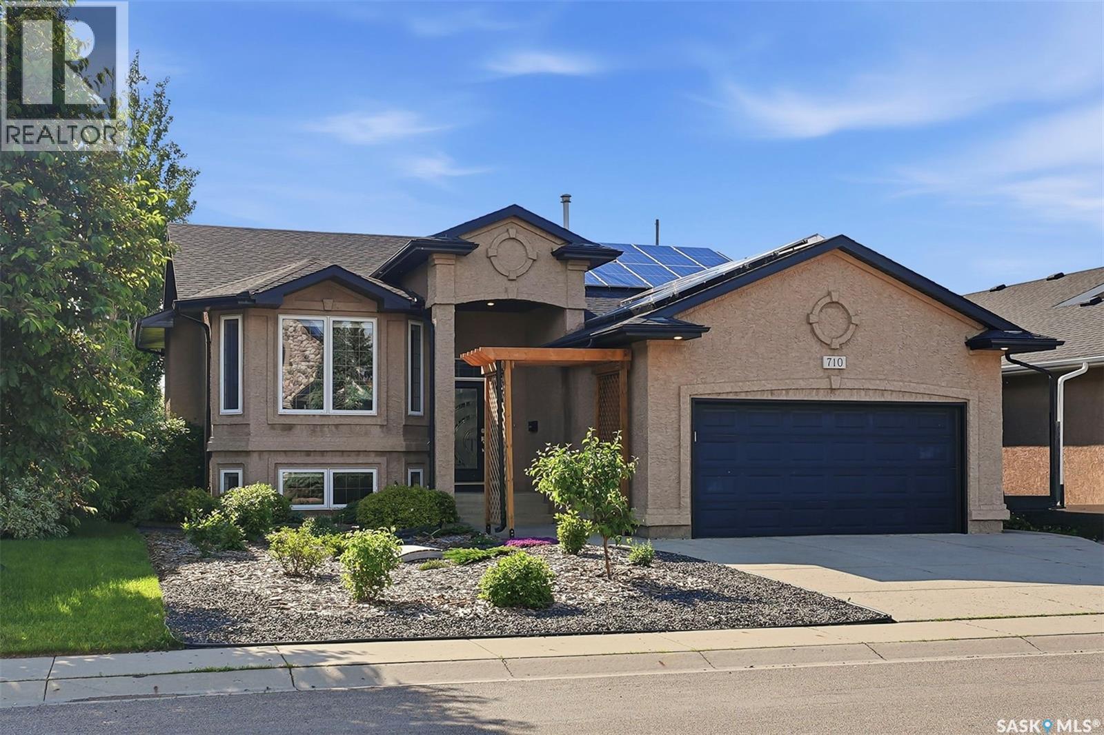 710 Wright CRESCENT