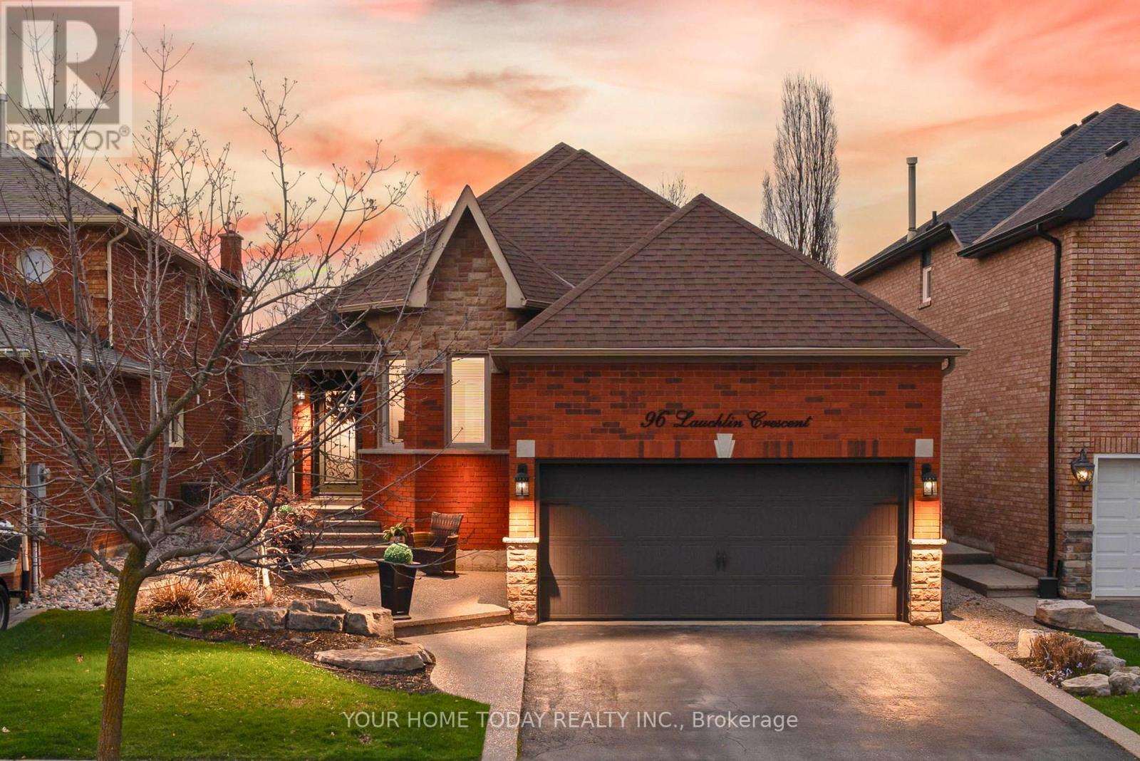 96 LAUCHLIN CRESCENT