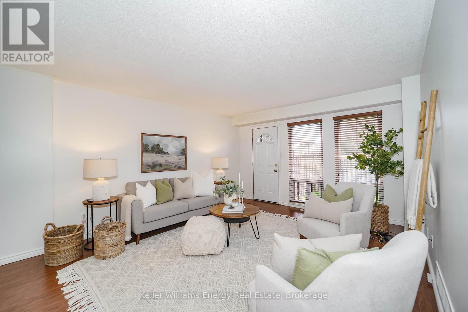 39 - 1333 MARY STREET N