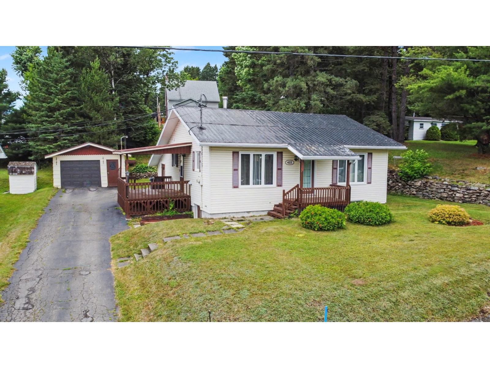 422 4e Rue E.