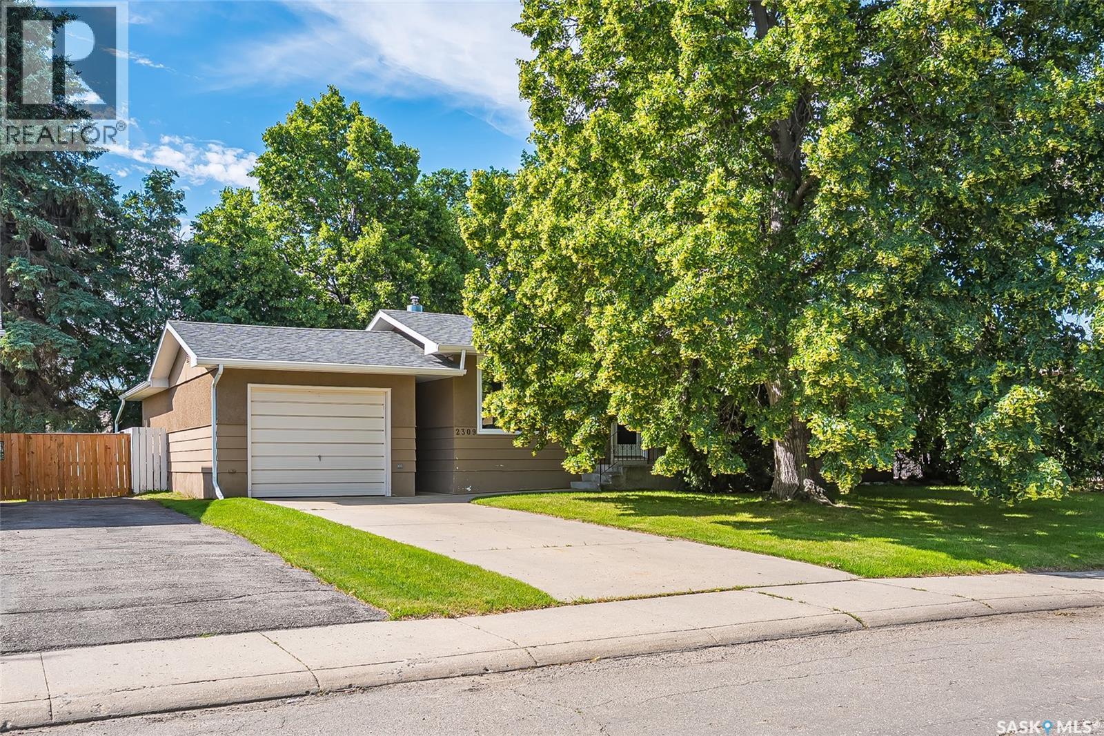 2309 Easthill