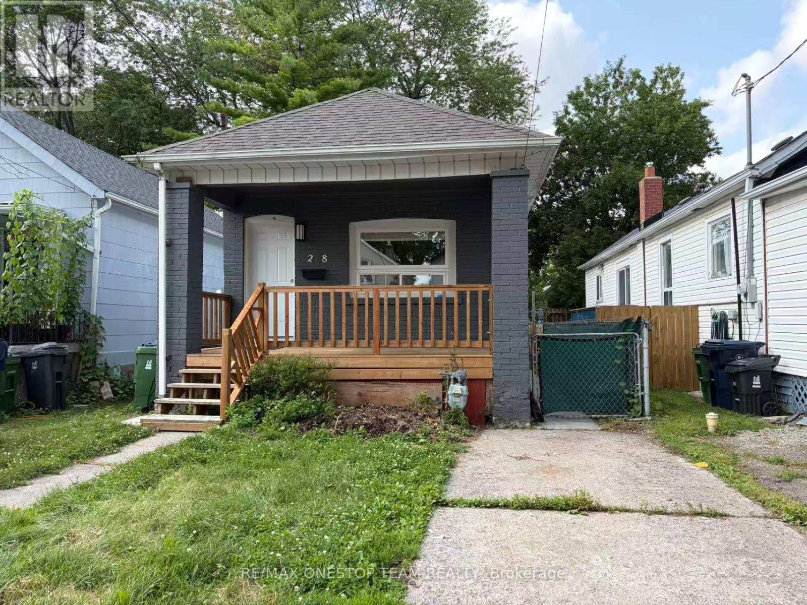 28 CAMBRAI AVENUE