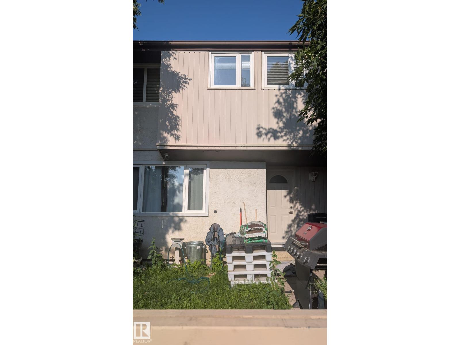 #10 14220 80 ST NW