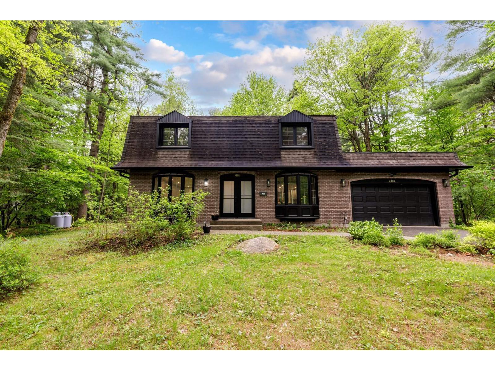 2404 Place Jubilee