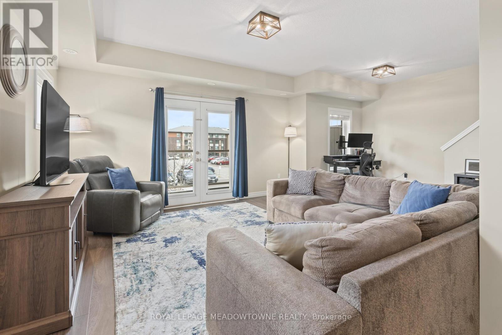 20 - 39 KAY CRESCENT