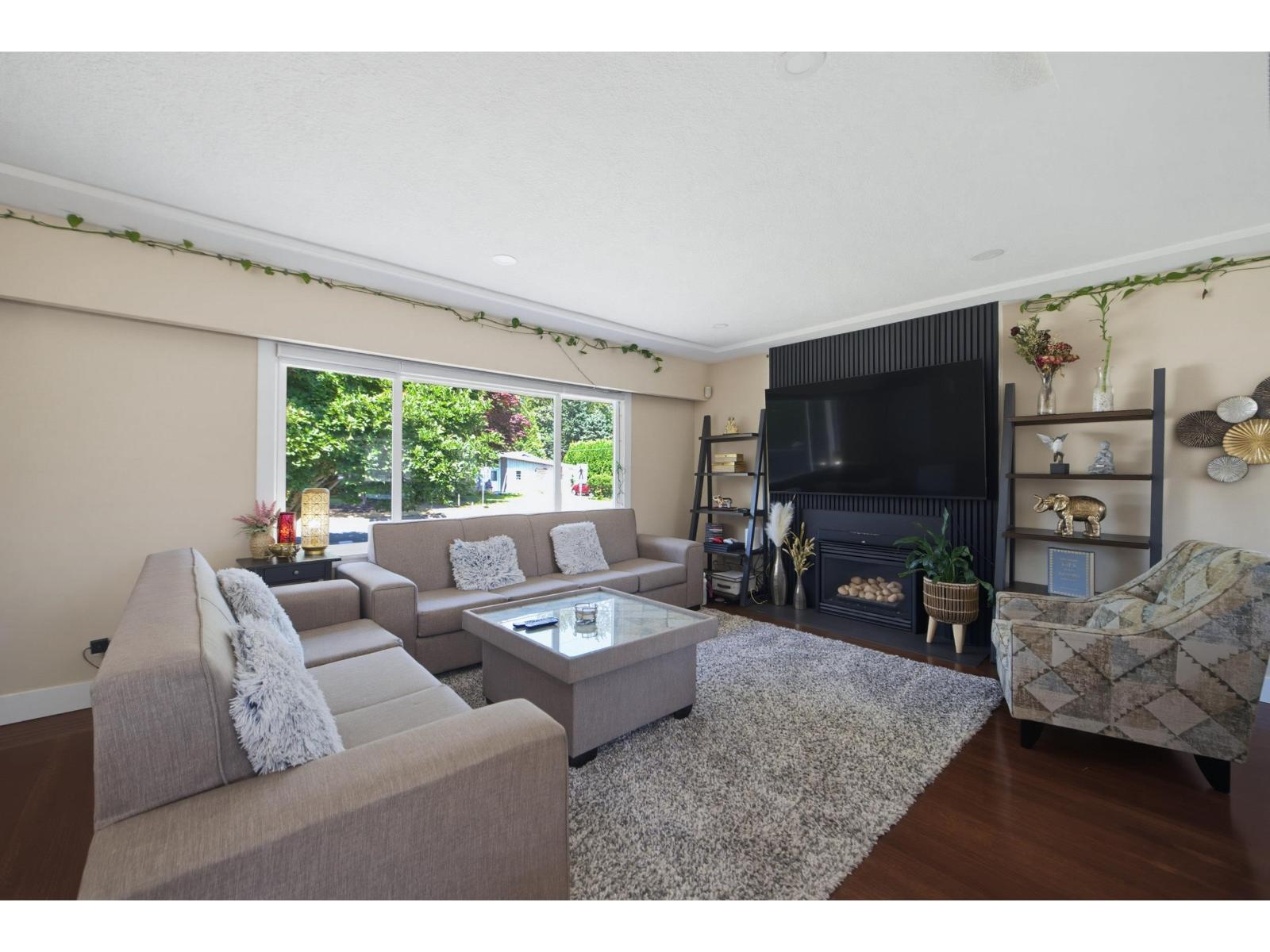 45780 Berkeley Avenue: photo 6