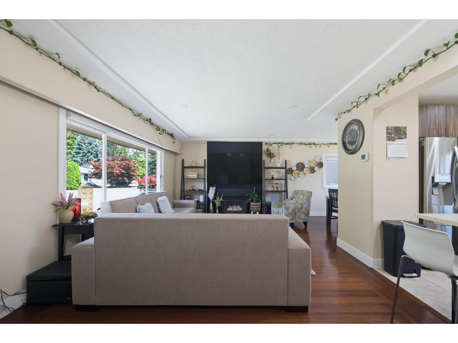 45780 Berkeley Avenue: photo 7