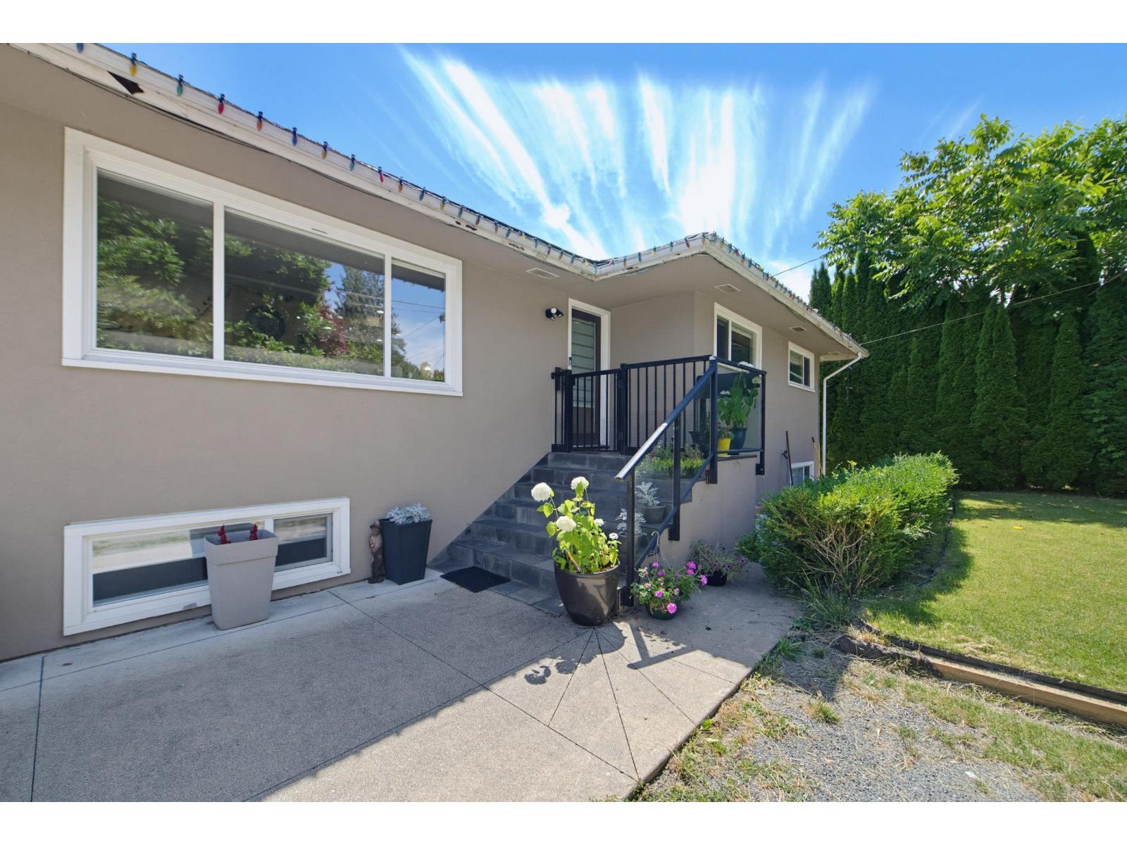 45780 Berkeley Avenue: photo 4
