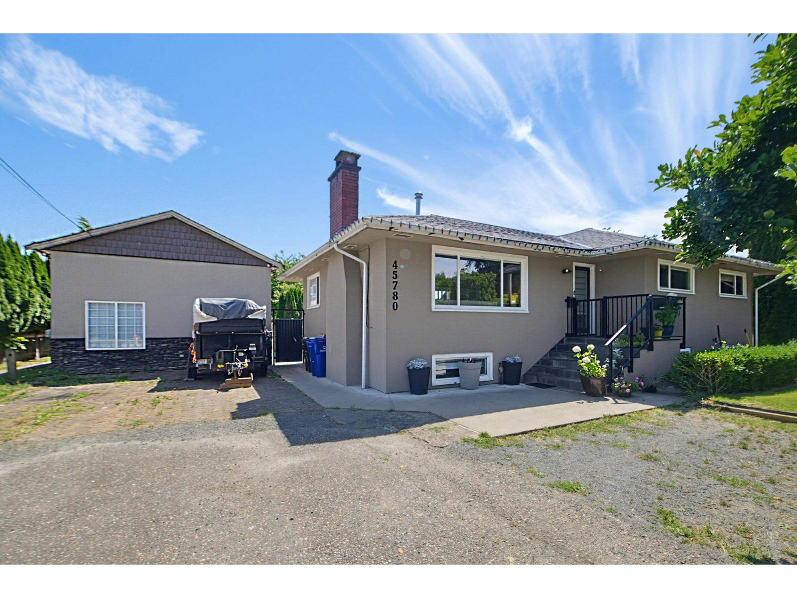 45780 Berkeley Avenue: photo 2