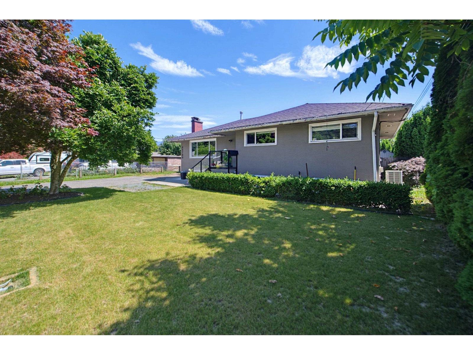 45780 Berkeley Avenue: photo 3