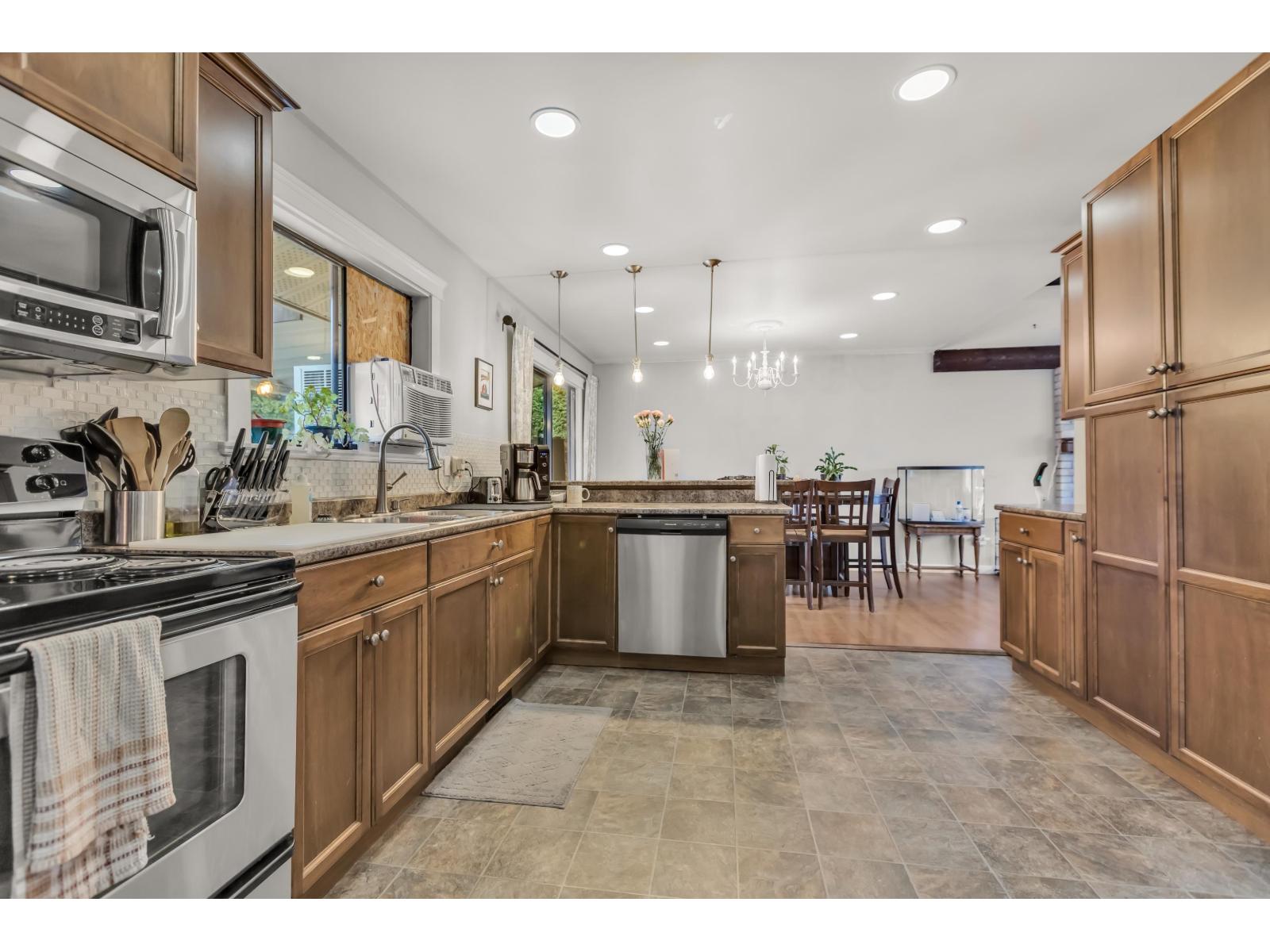 46521 Elliott Avenue: photo 8