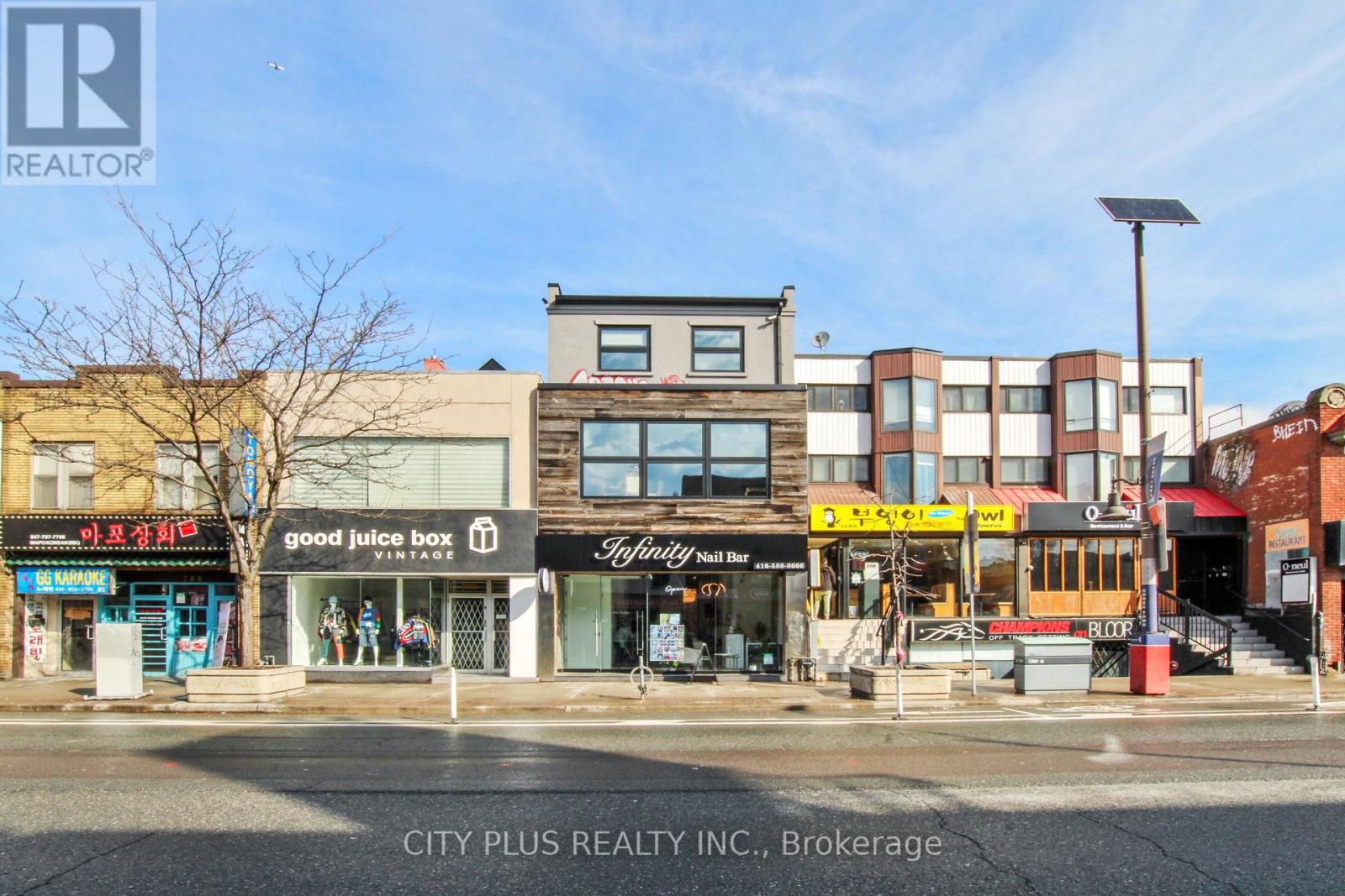 704 BLOOR STREET W