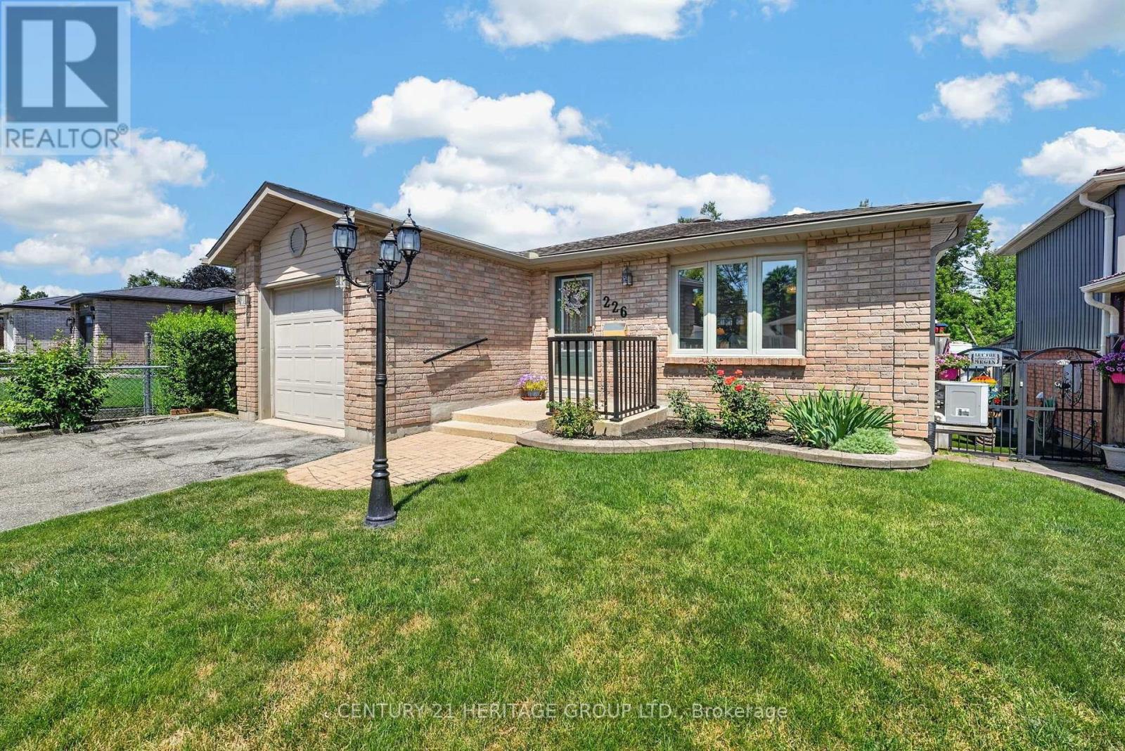 226 LILLIAN CRESCENT