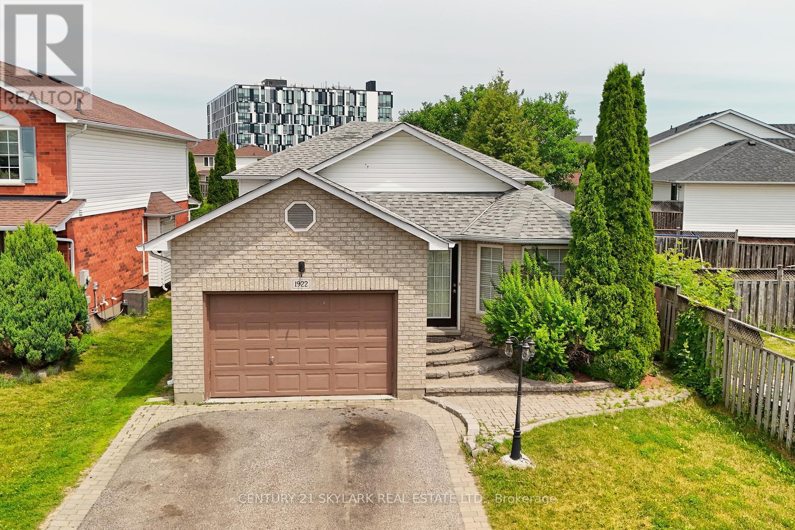 1922 DALHOUSIE CRESCENT
