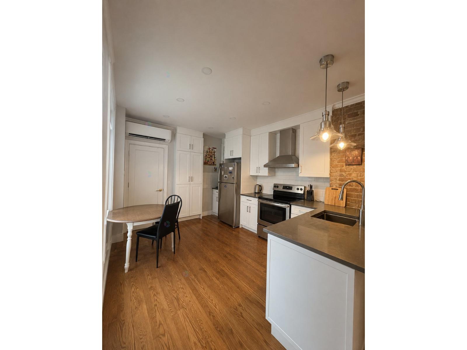 4247 Av. des Érables