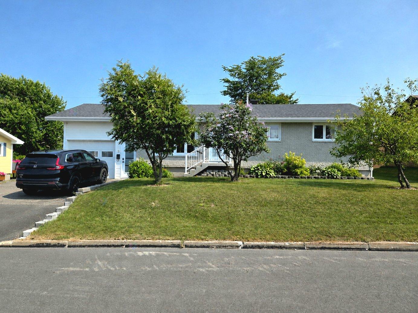 321 Rue Larochelle