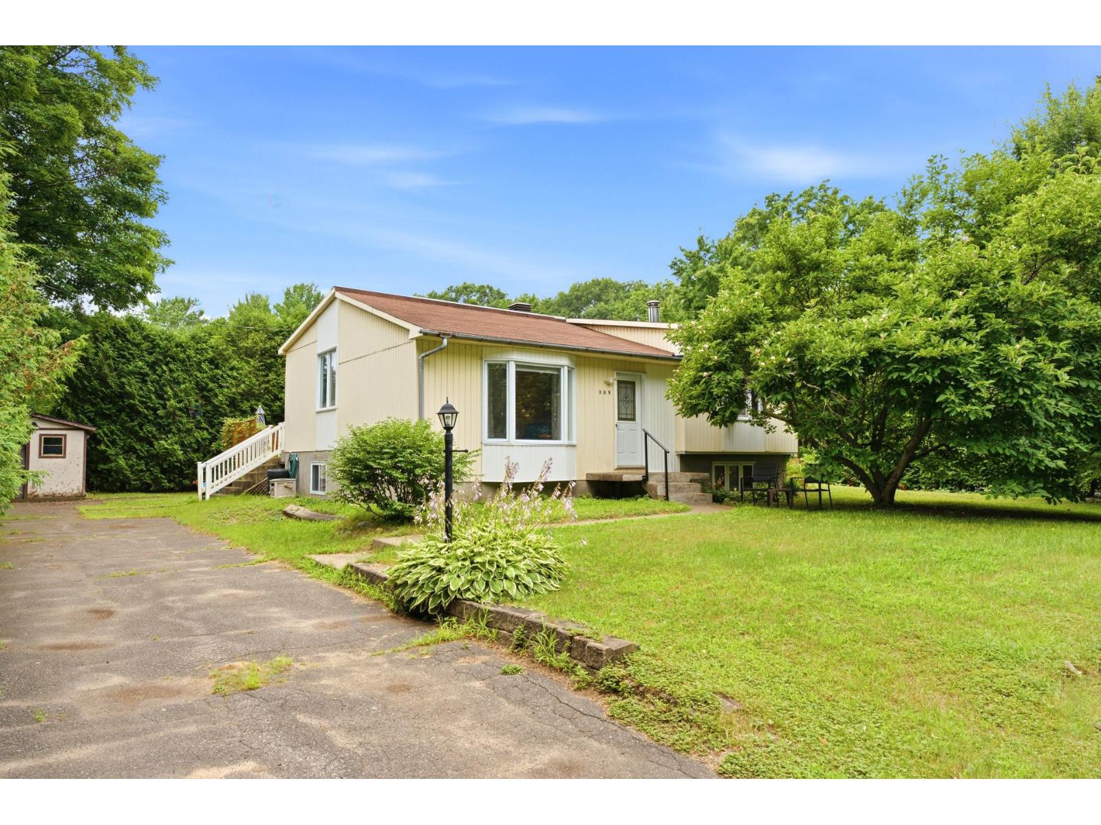 369 Rue Linda