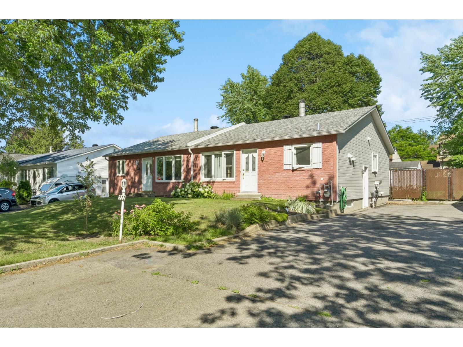 211 Boul. Champlain