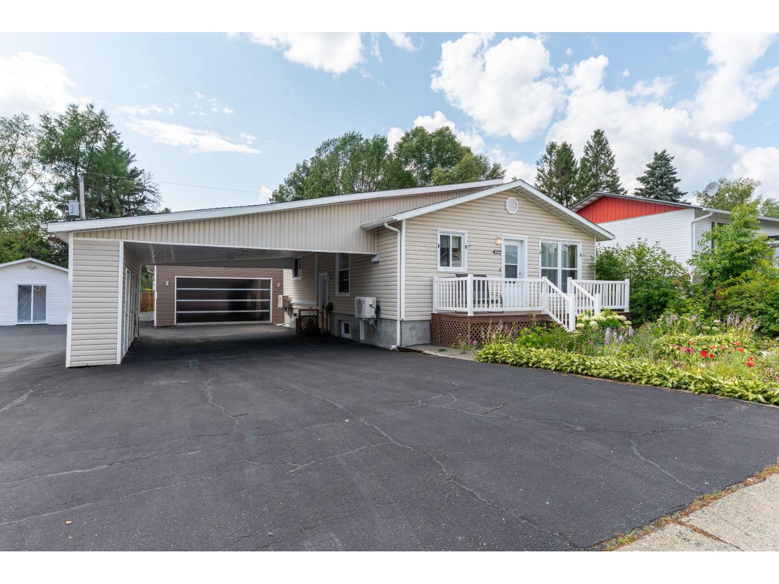 422 Av. Laliberté