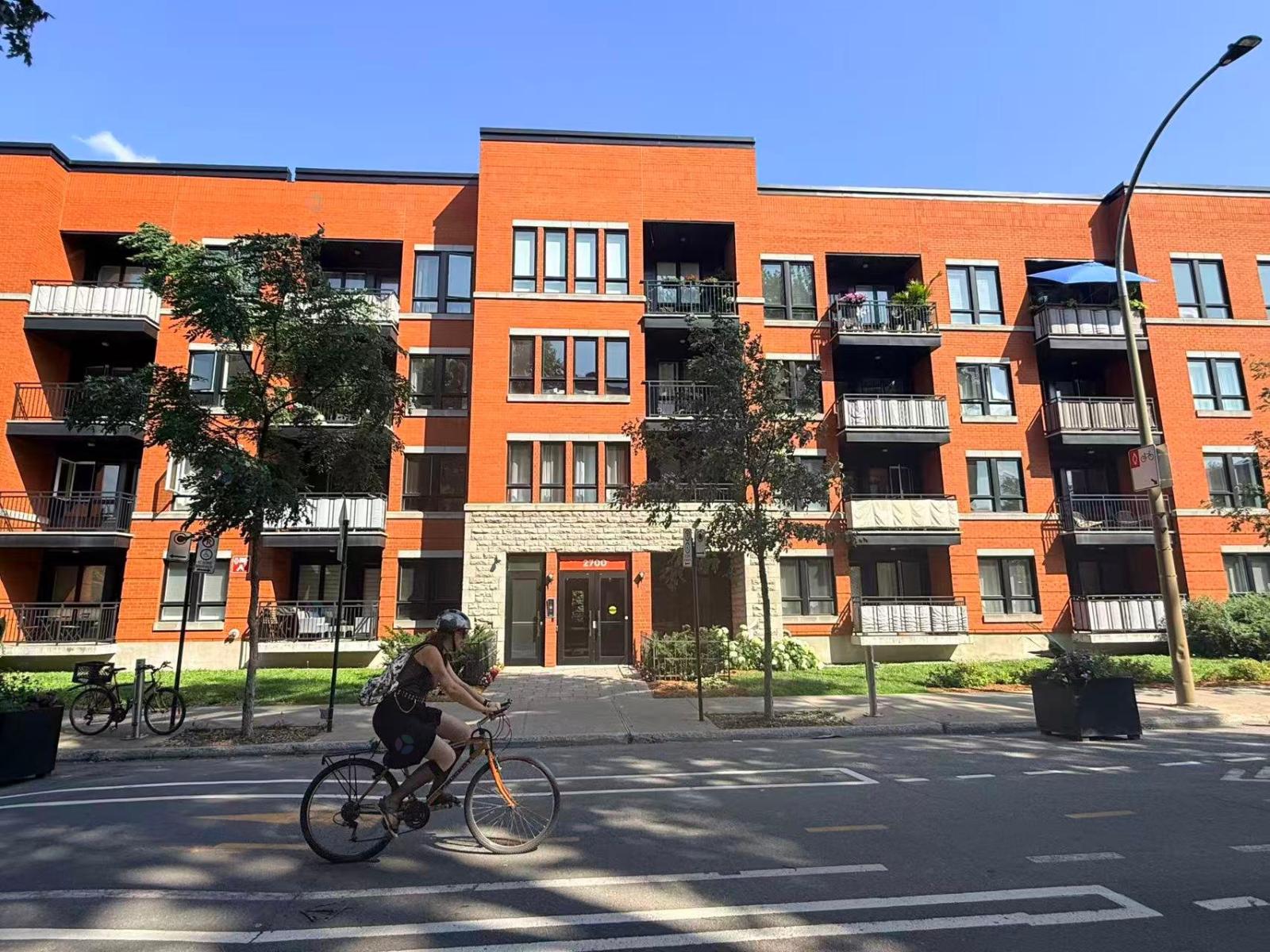 2700 Rue de Rouen