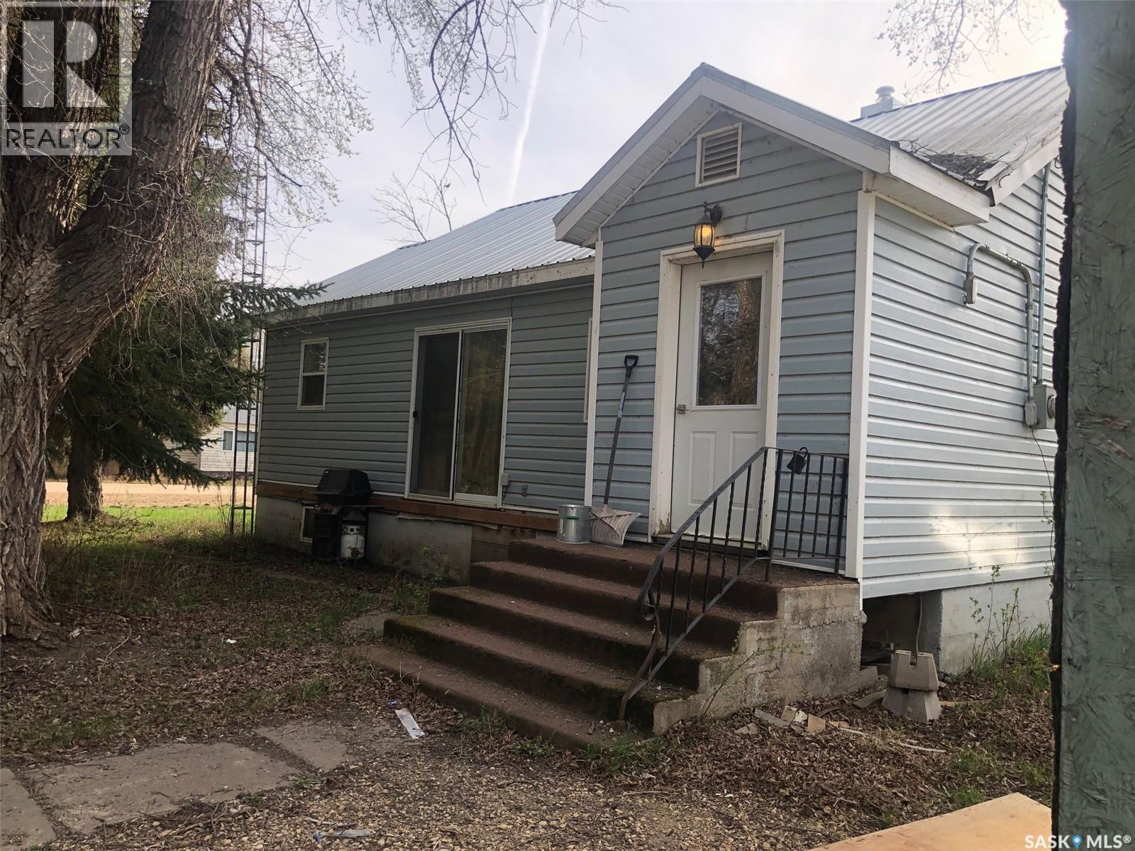 19 1st AVENUE N