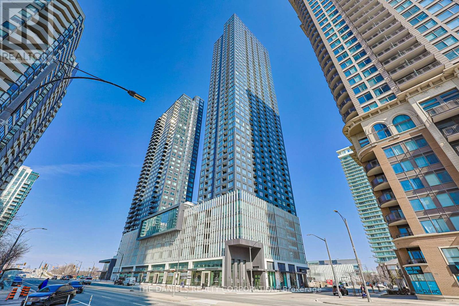 4211 - 395 SQUARE ONE DRIVE