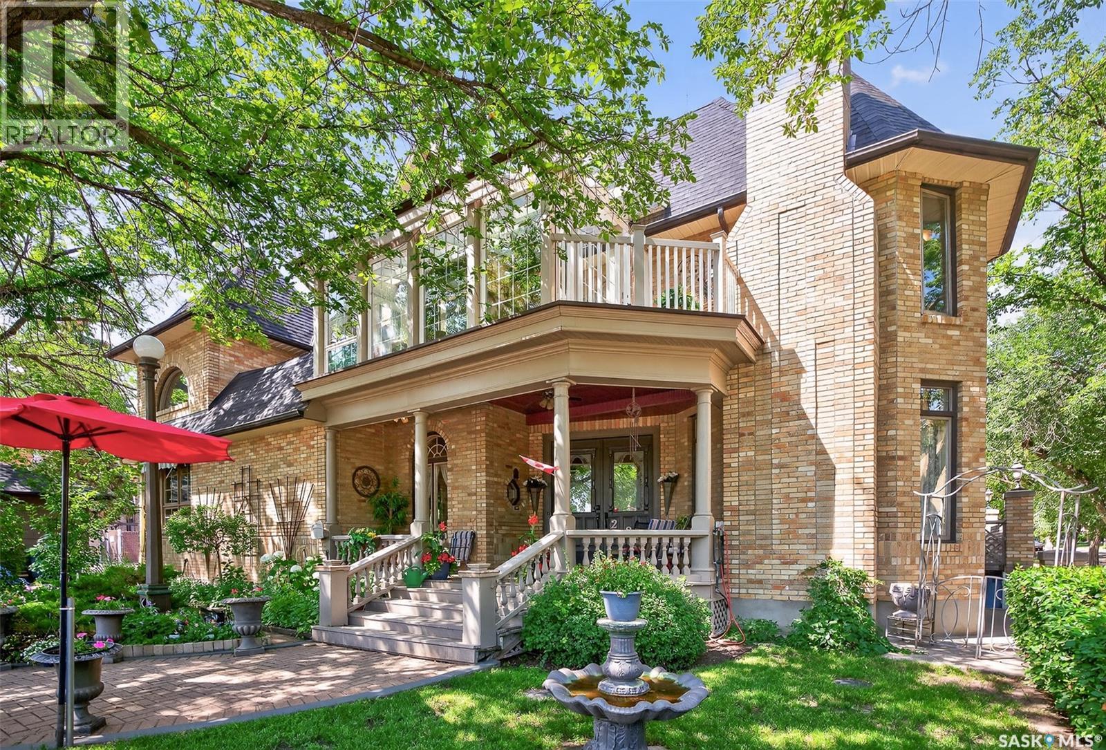 220 Hall STREET W