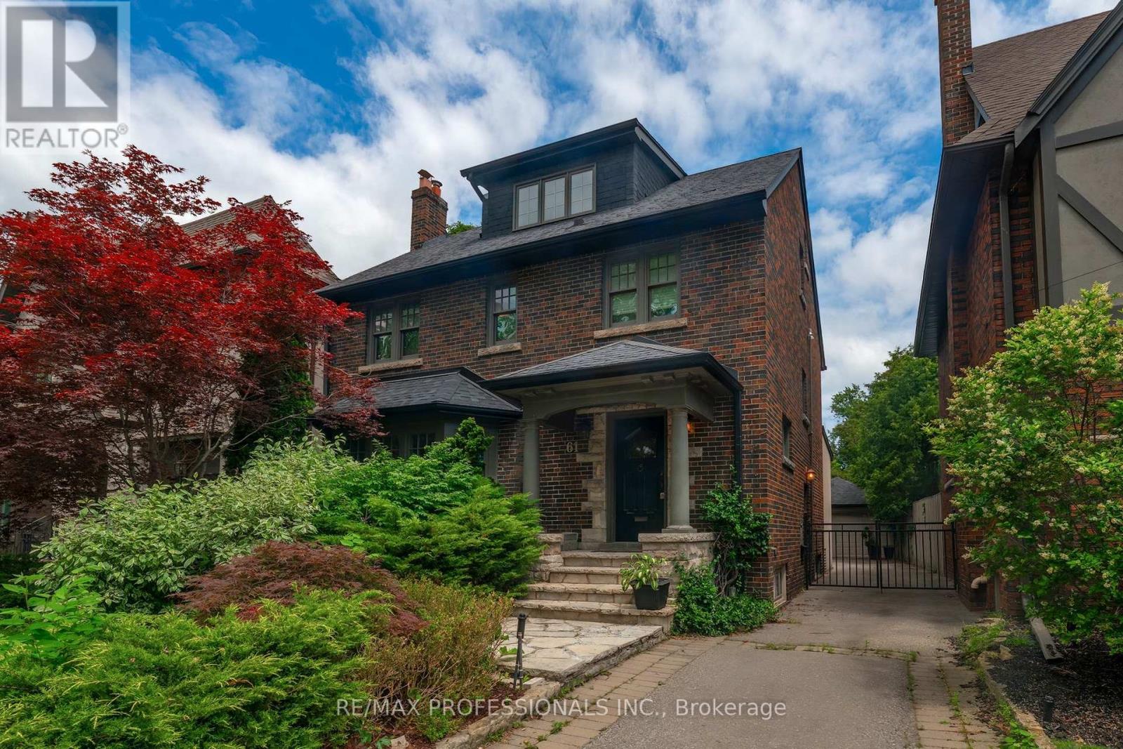 61 GRENVIEW BOULEVARD N