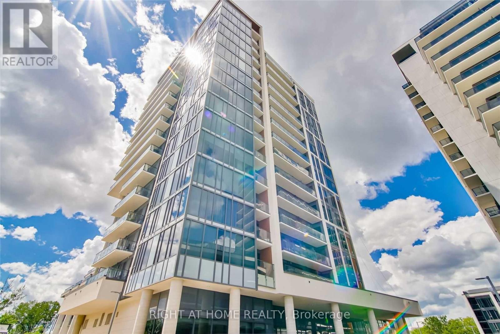 1010 - 9618 YONGE STREET