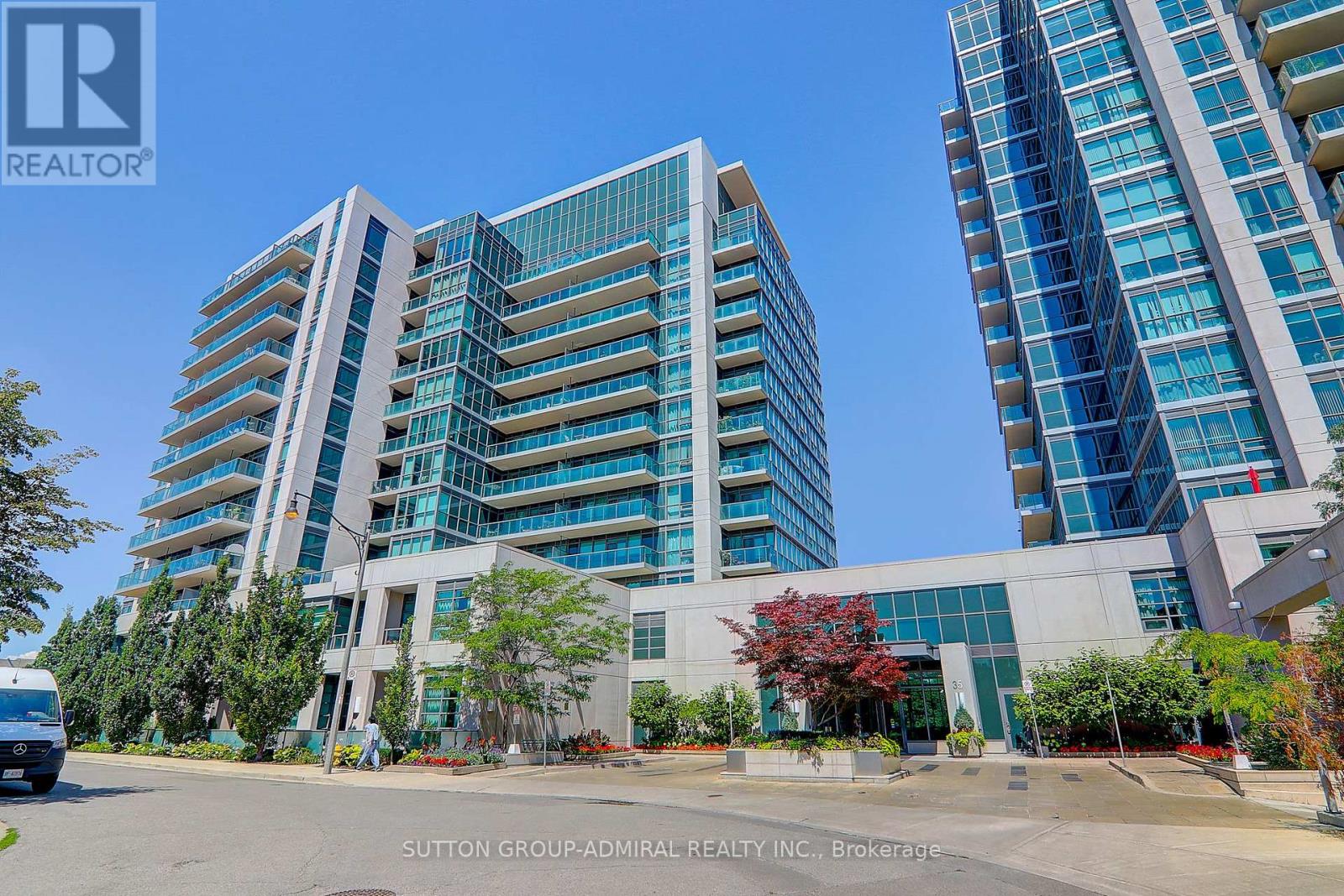 1413 - 35 BRIAN PECK CRESCENT