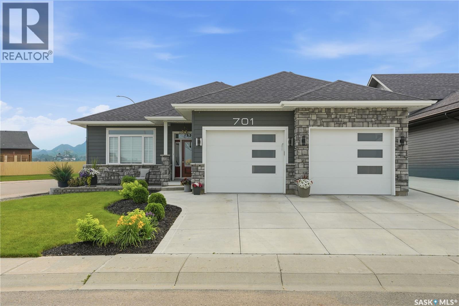 701 Casper CRESCENT