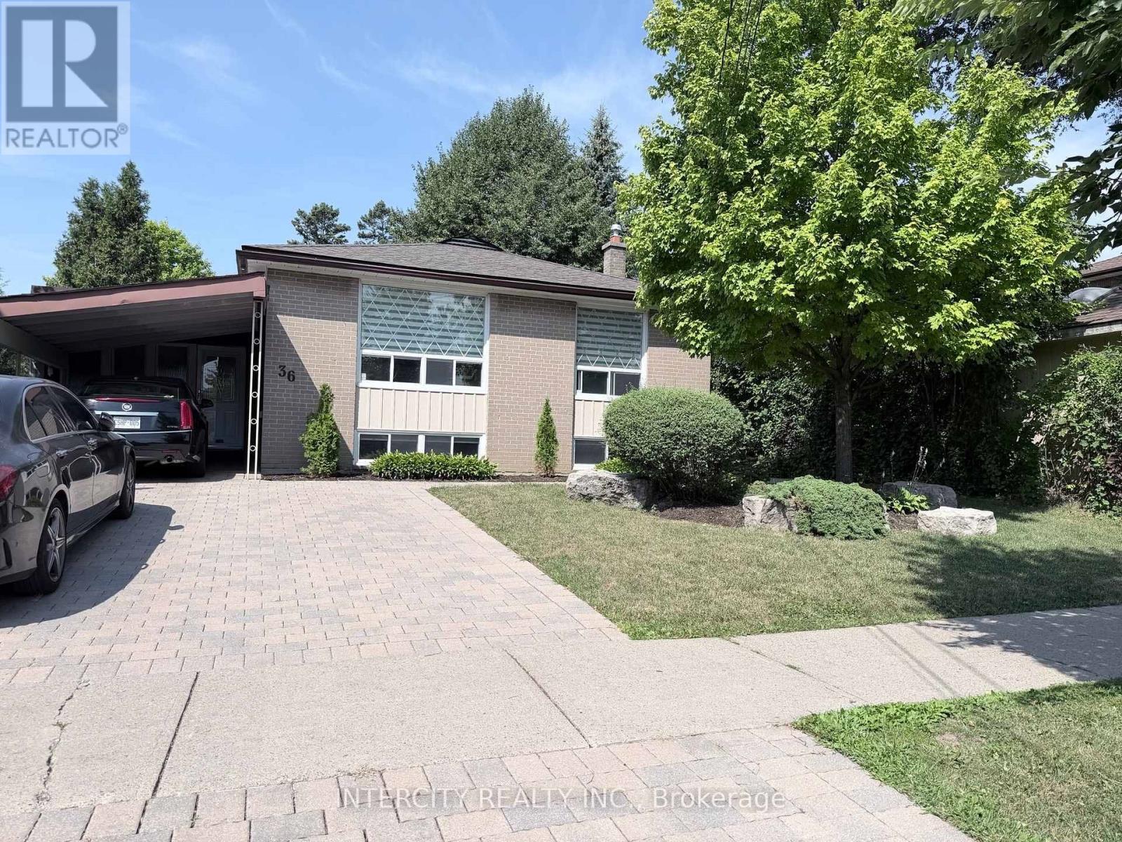 36 STRATHBURN BOULEVARD