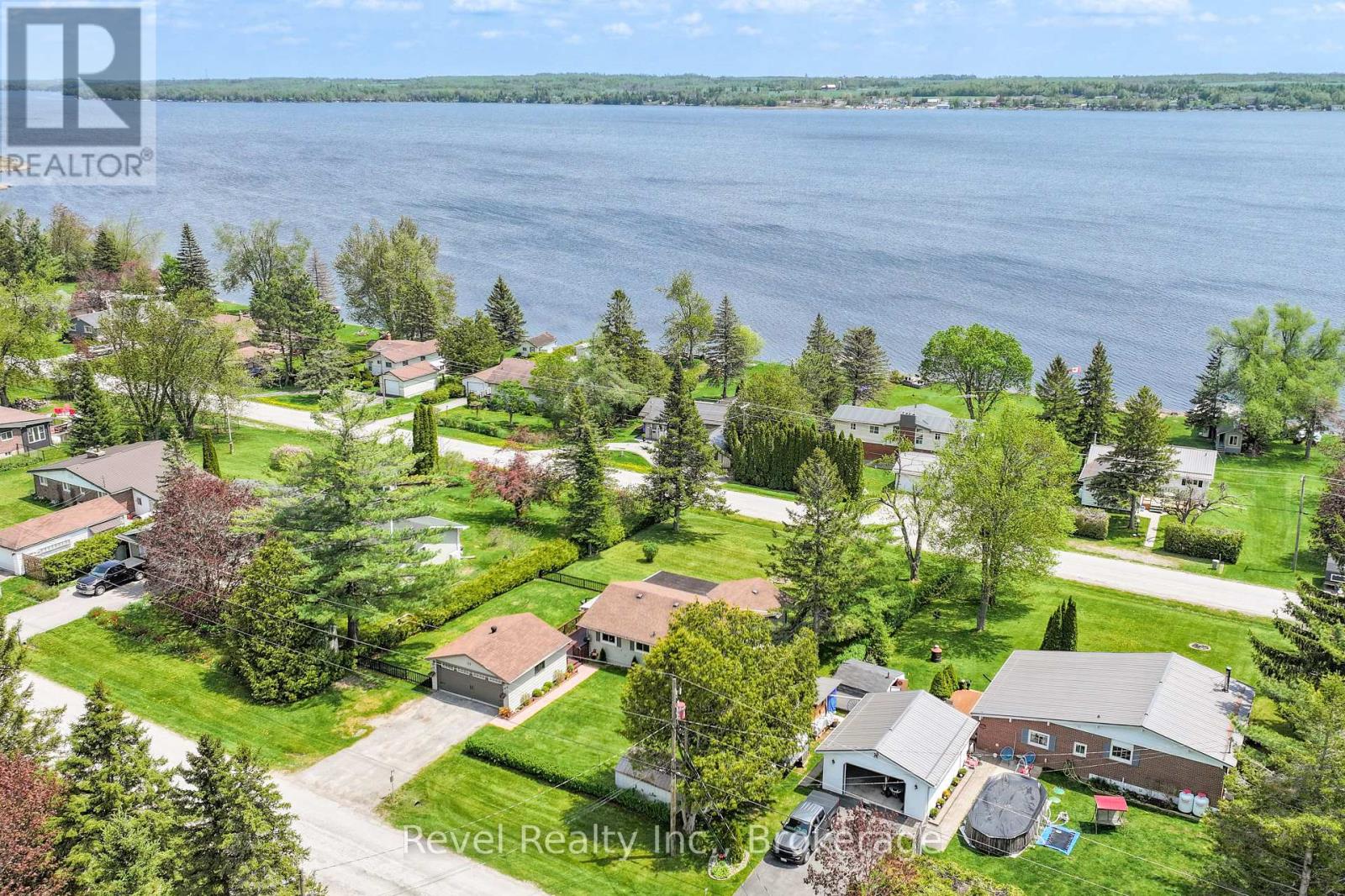 133 VICTORIA DRIVE E