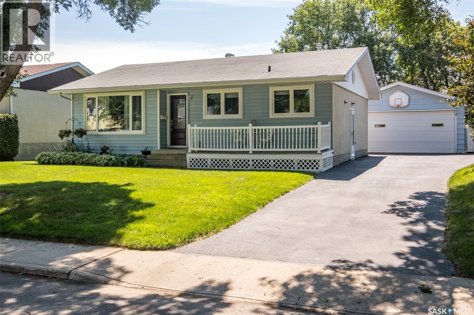 1561 Sibbald CRESCENT