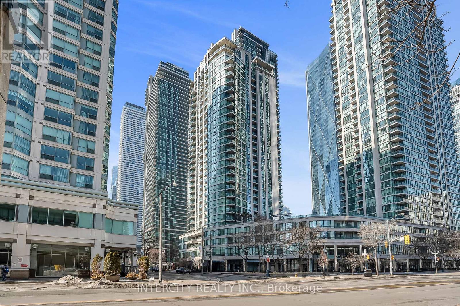 1010 - 12 YONGE STREET