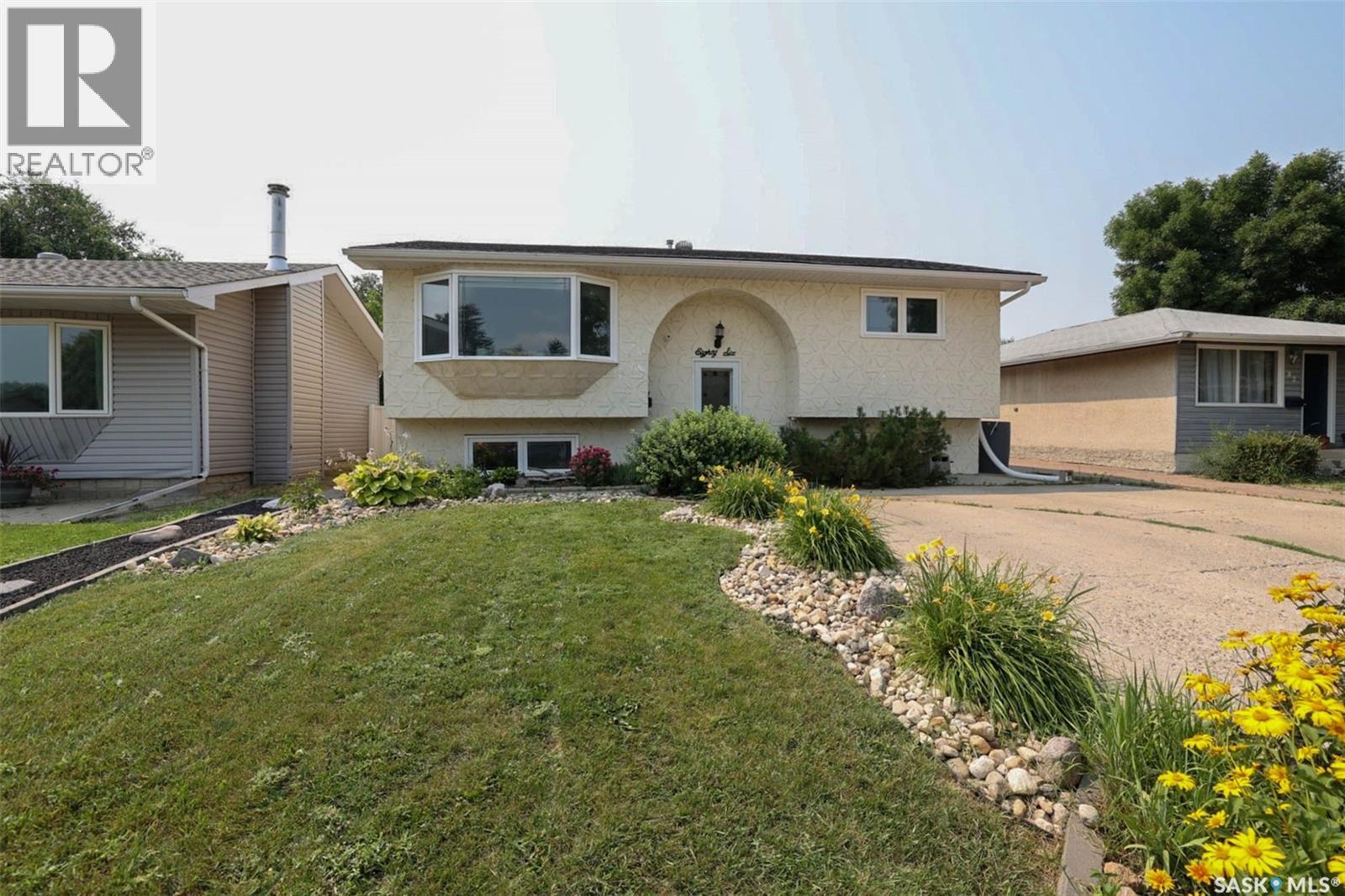 86 Straub CRESCENT