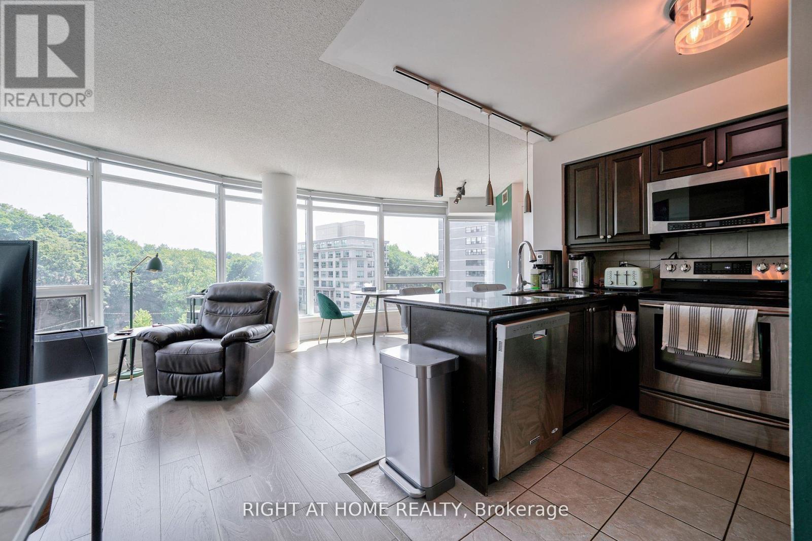 813 - 18 VALLEY WOODS ROAD