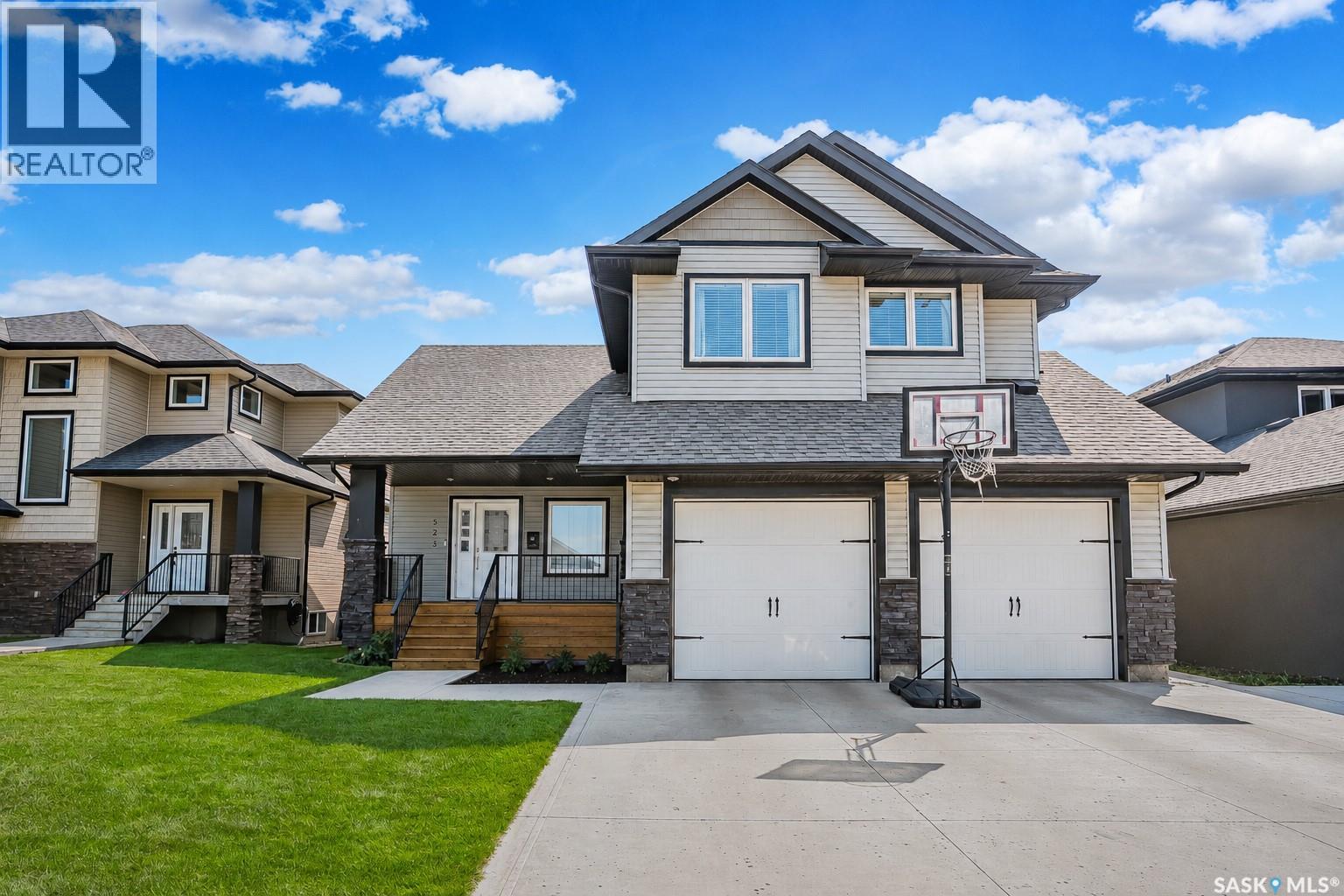523 Redwood CRESCENT