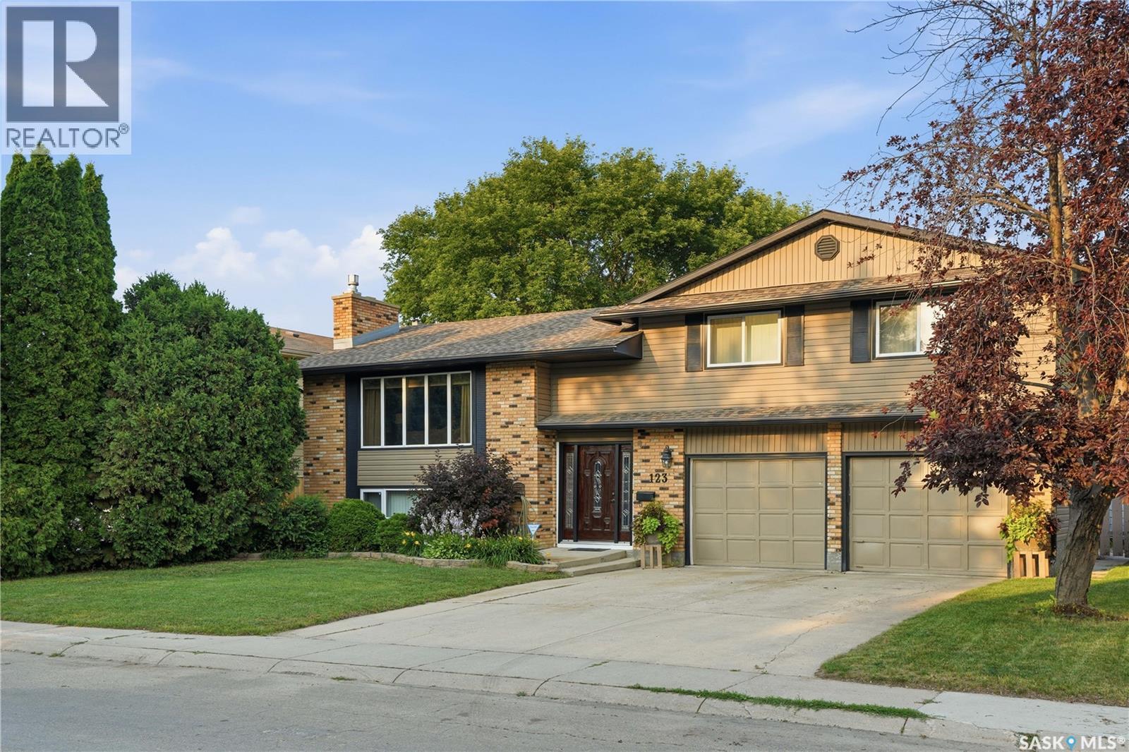 123 TRENT CRESCENT