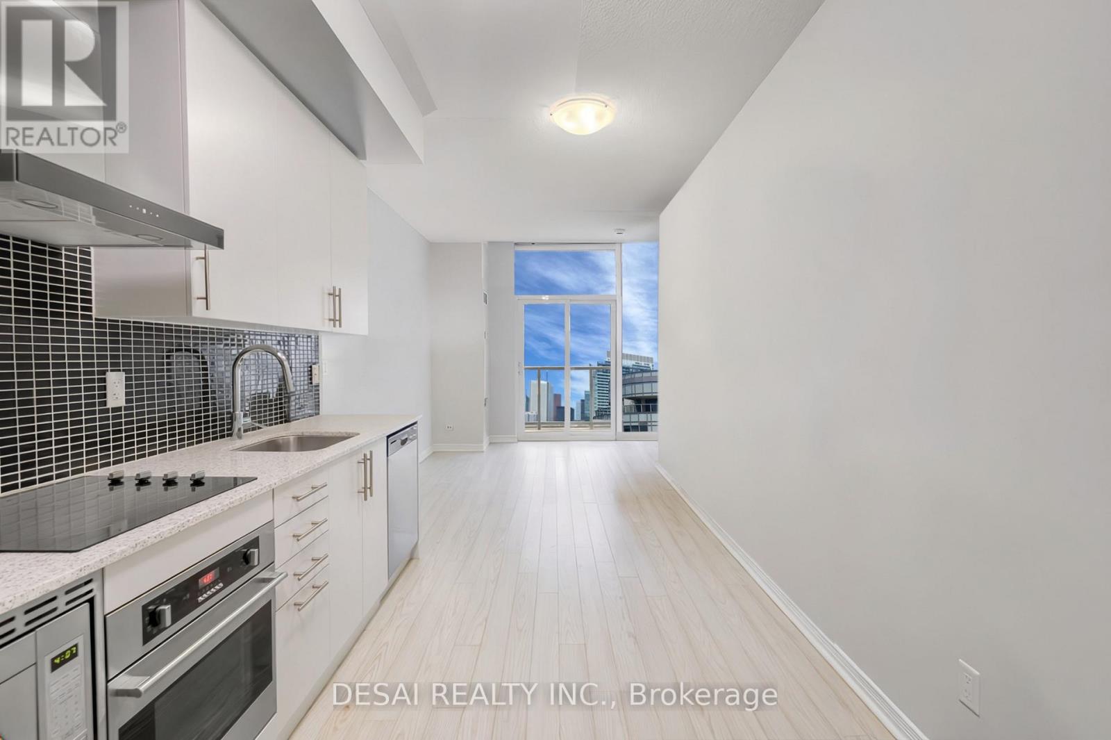 2321 - 352 FRONT STREET W