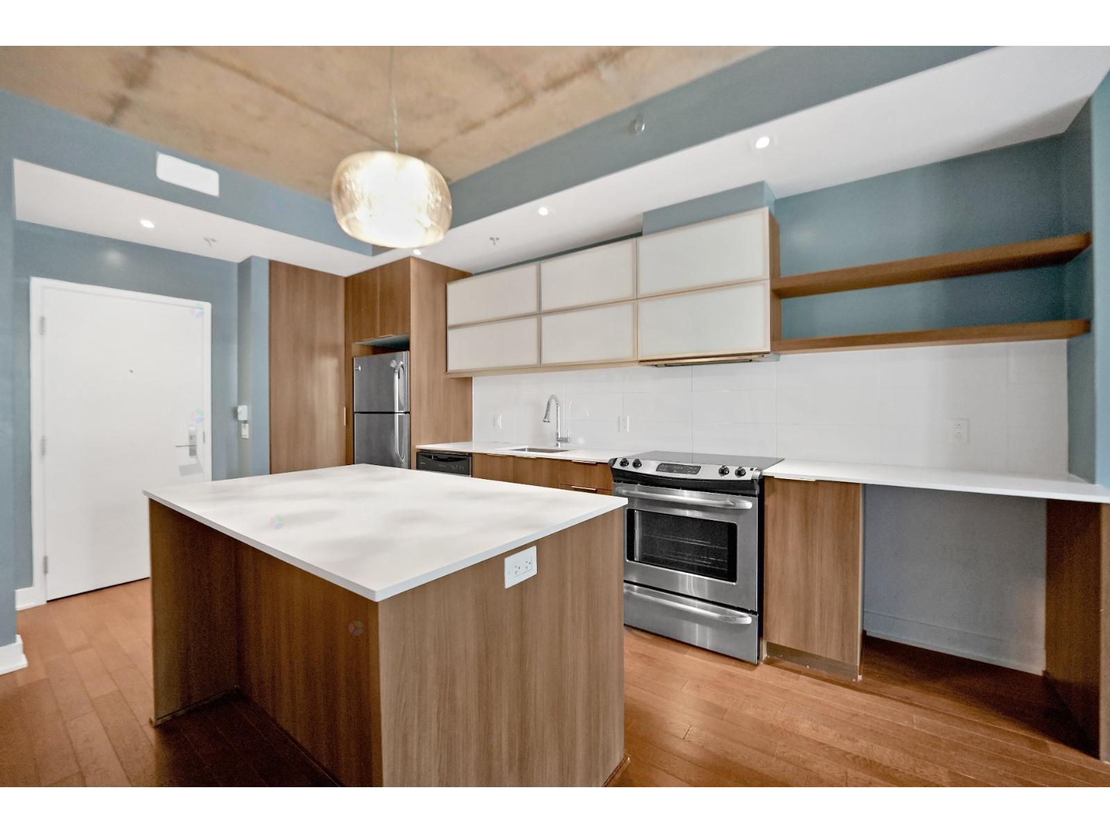 5077 Rue Paré