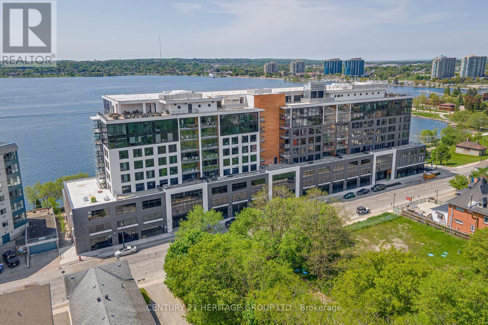 922 - 185 DUNLOP STREET E