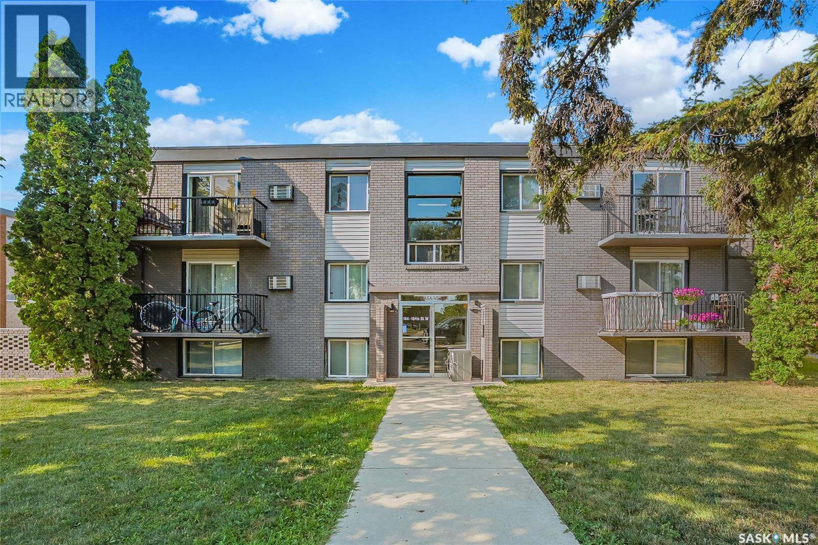 8 104 104th STREET W