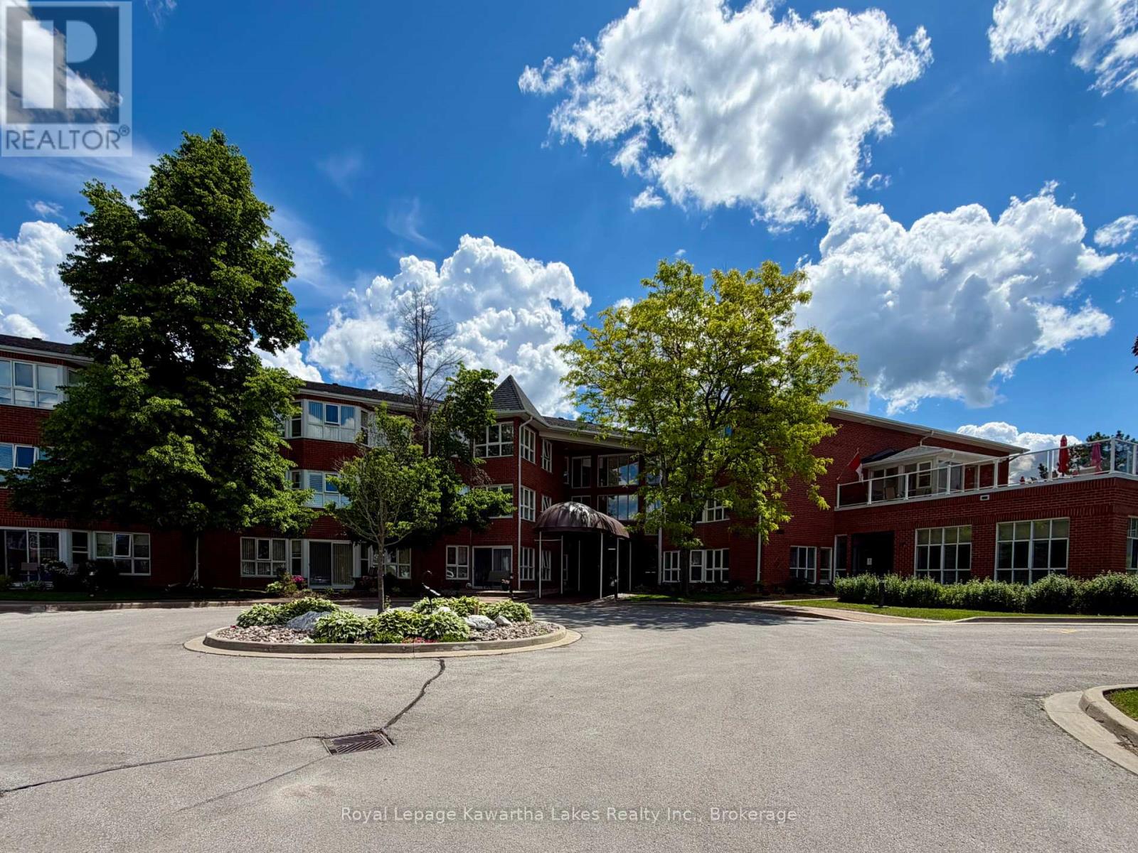 303 - 4 HERITAGE WAY