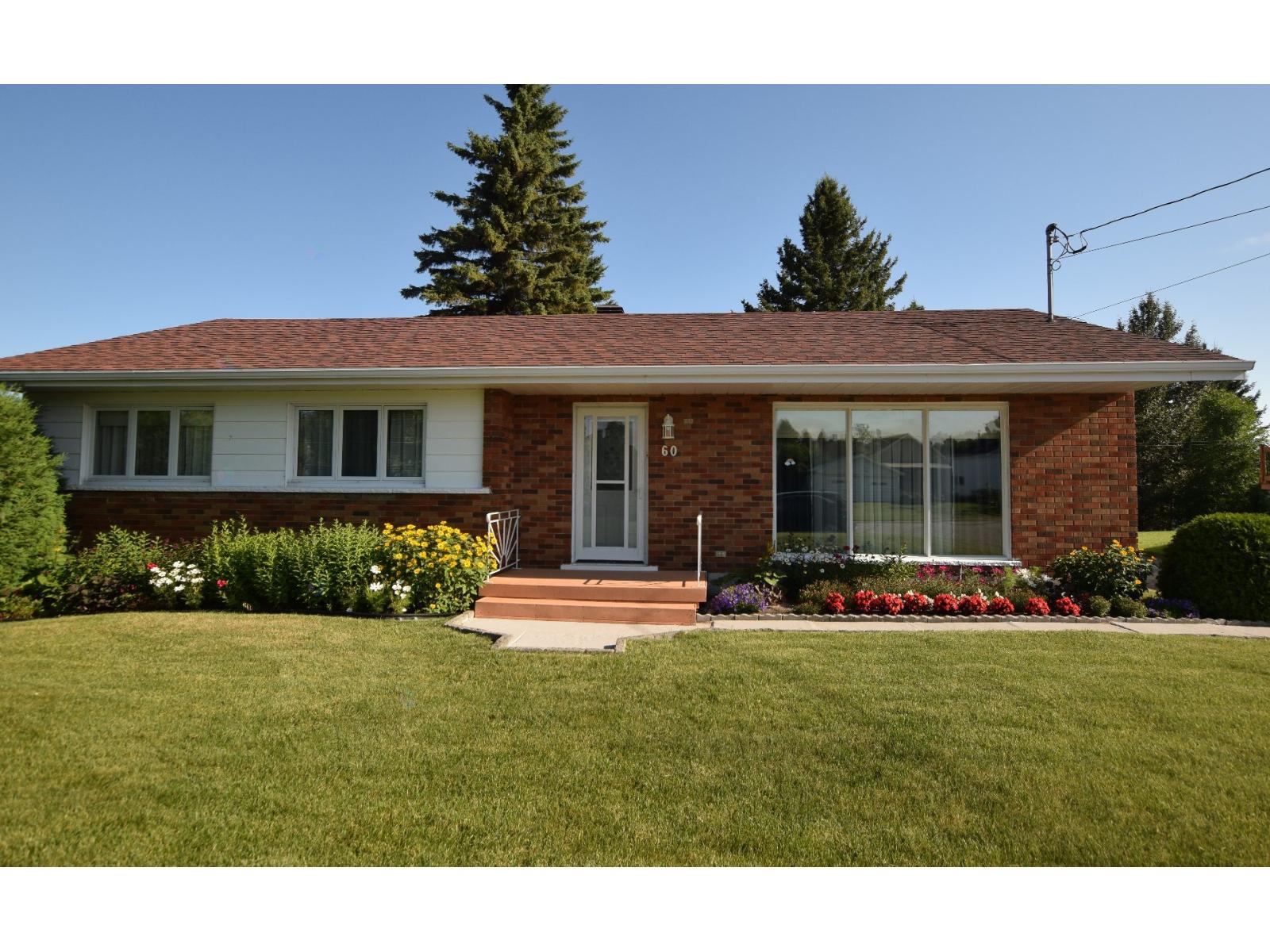 60 3e Avenue O. — photo 1